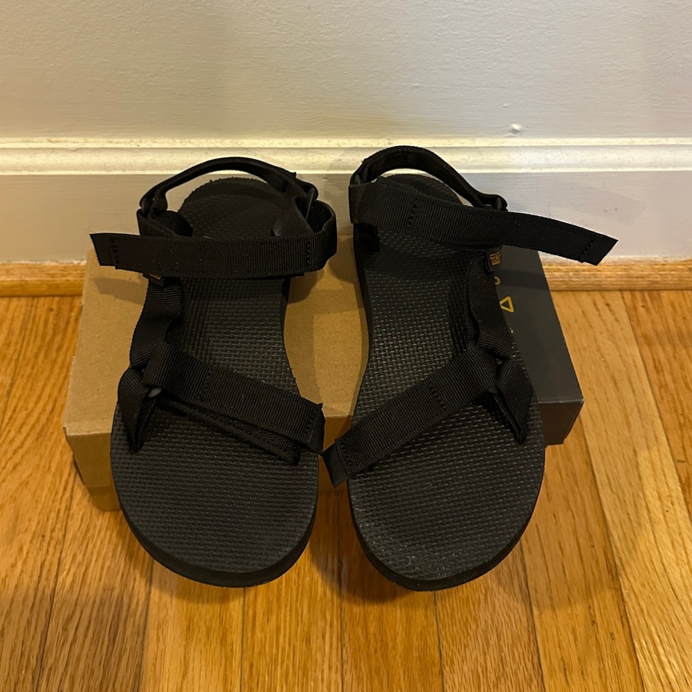 Black Original Universal Teva sandals (only worn once)